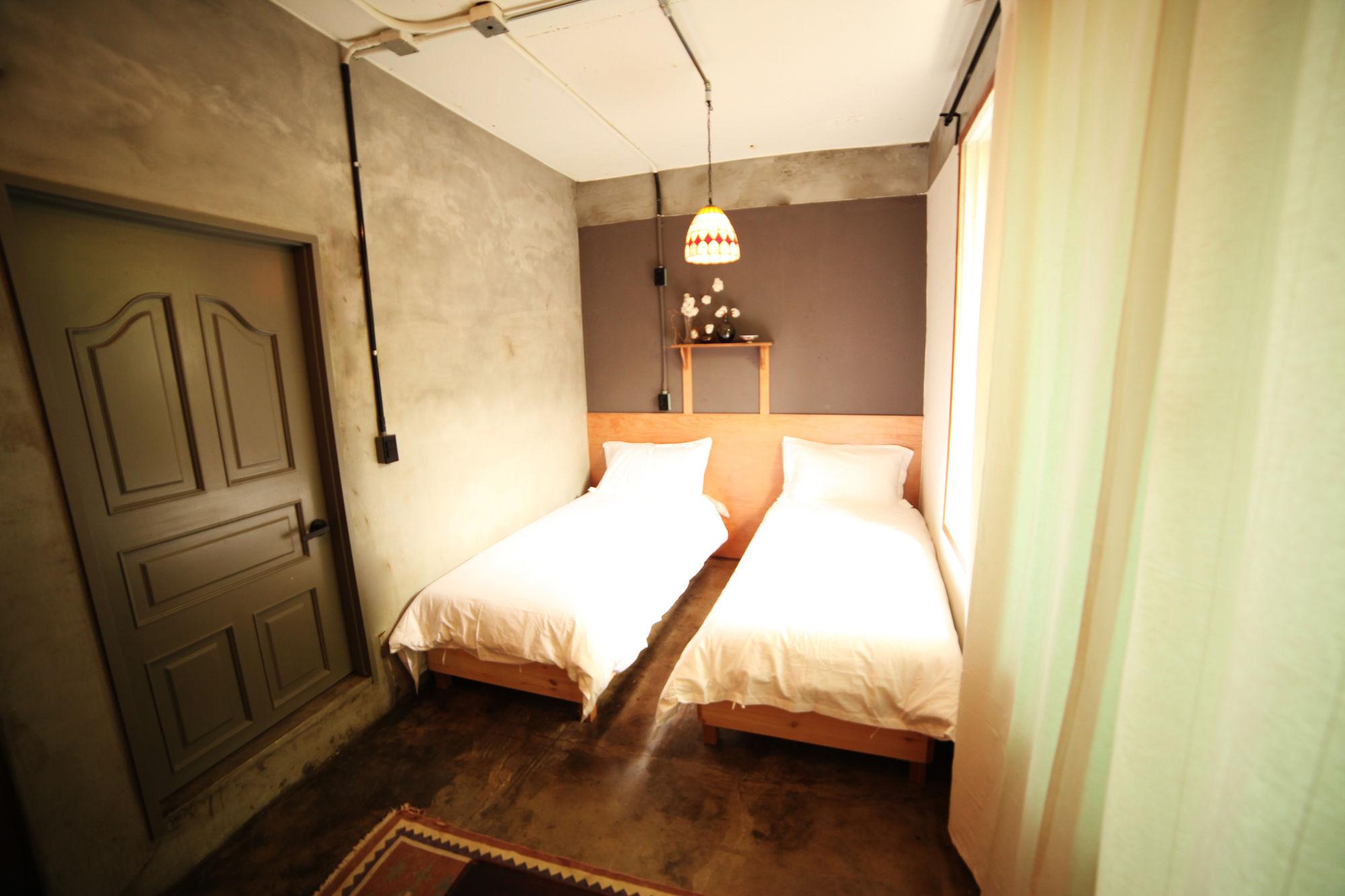 Hongdae Guesthouse Pajamaparty Seoul Bagian luar foto